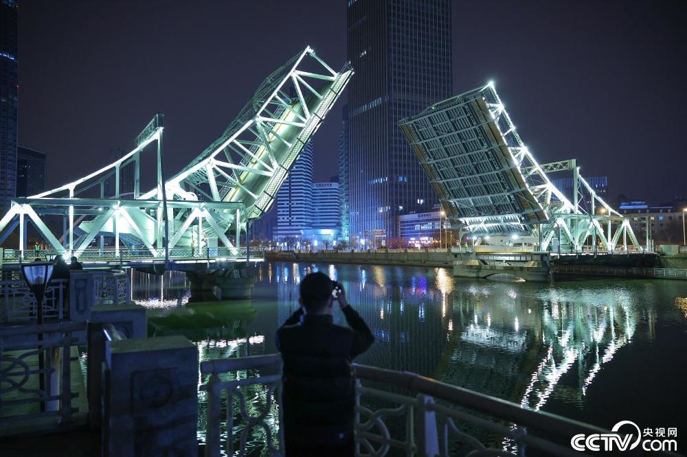 天津解放橋進行最大開啟角度調試工作