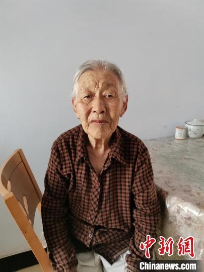 薩仁托婭拍攝的“草原母親”?！∷_仁托婭供圖