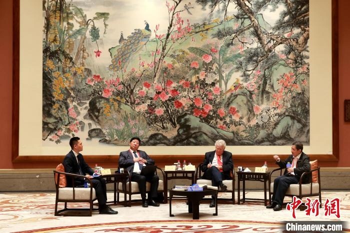 9月27日，尼山世界文明論壇在曲阜舉行，圖為該論壇的“高端訪談”活動?！×籂?攝