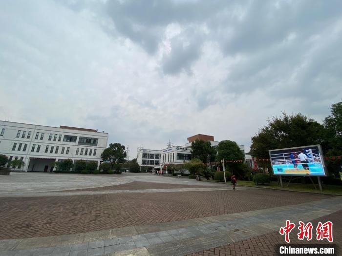 寧波市第二少年兒童業(yè)余體育學(xué)校?！×植?攝