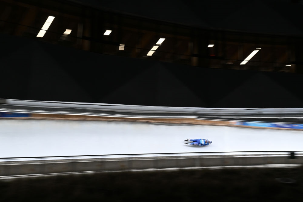 11月21日，美國選手馬茲德澤/泰爾迪曼在團體接力比賽中。新華社記者陳益宸攝