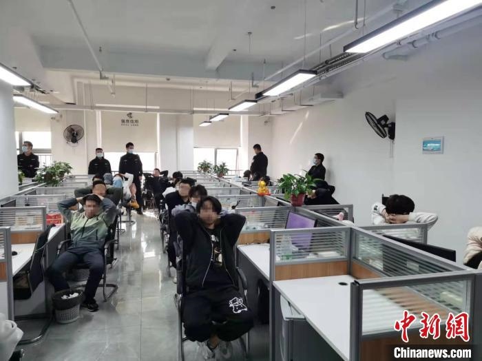 抓捕現(xiàn)場(chǎng)?！￠L(zhǎng)沙市公安局供圖