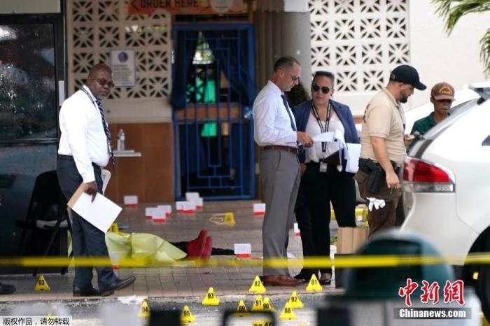 當?shù)貢r間5月30日凌晨，位于美國佛羅里達州東南部的邁阿密戴德縣發(fā)生大規(guī)模槍擊事件，造成2人死亡、20多人受傷。圖為槍擊案現(xiàn)場。