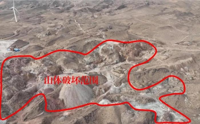  2021年12月12日，督察組使用無人機拍攝，中寧縣馬道梁北部歷史遺留礦山破壞山體面積達240余畝，現(xiàn)場滿目瘡痍、千瘡百孔