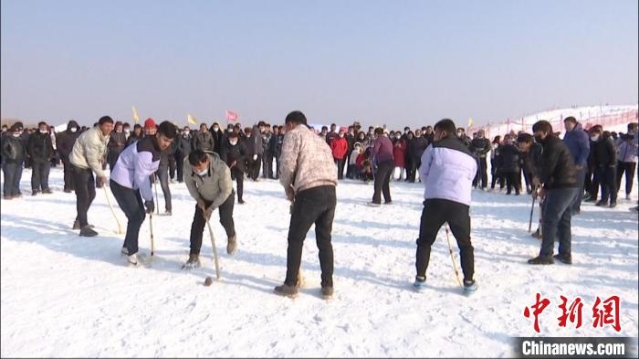帕普孜球場，激烈角逐。　巴楚縣融媒體中心供圖