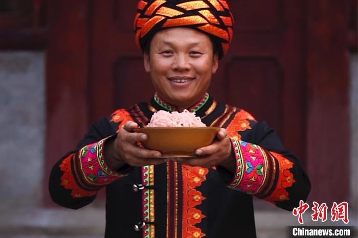 圖為“暢饗云宴”巧手年菜系列短視頻截圖?！『h航 攝