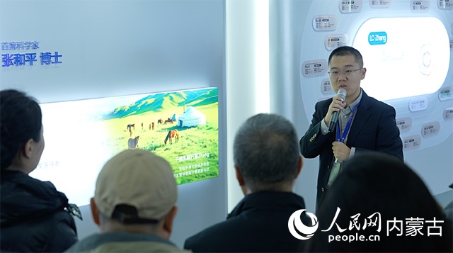 科拓生物工作人員講解乳酸菌產(chǎn)業(yè)的科技創(chuàng)新與產(chǎn)業(yè)發(fā)展。