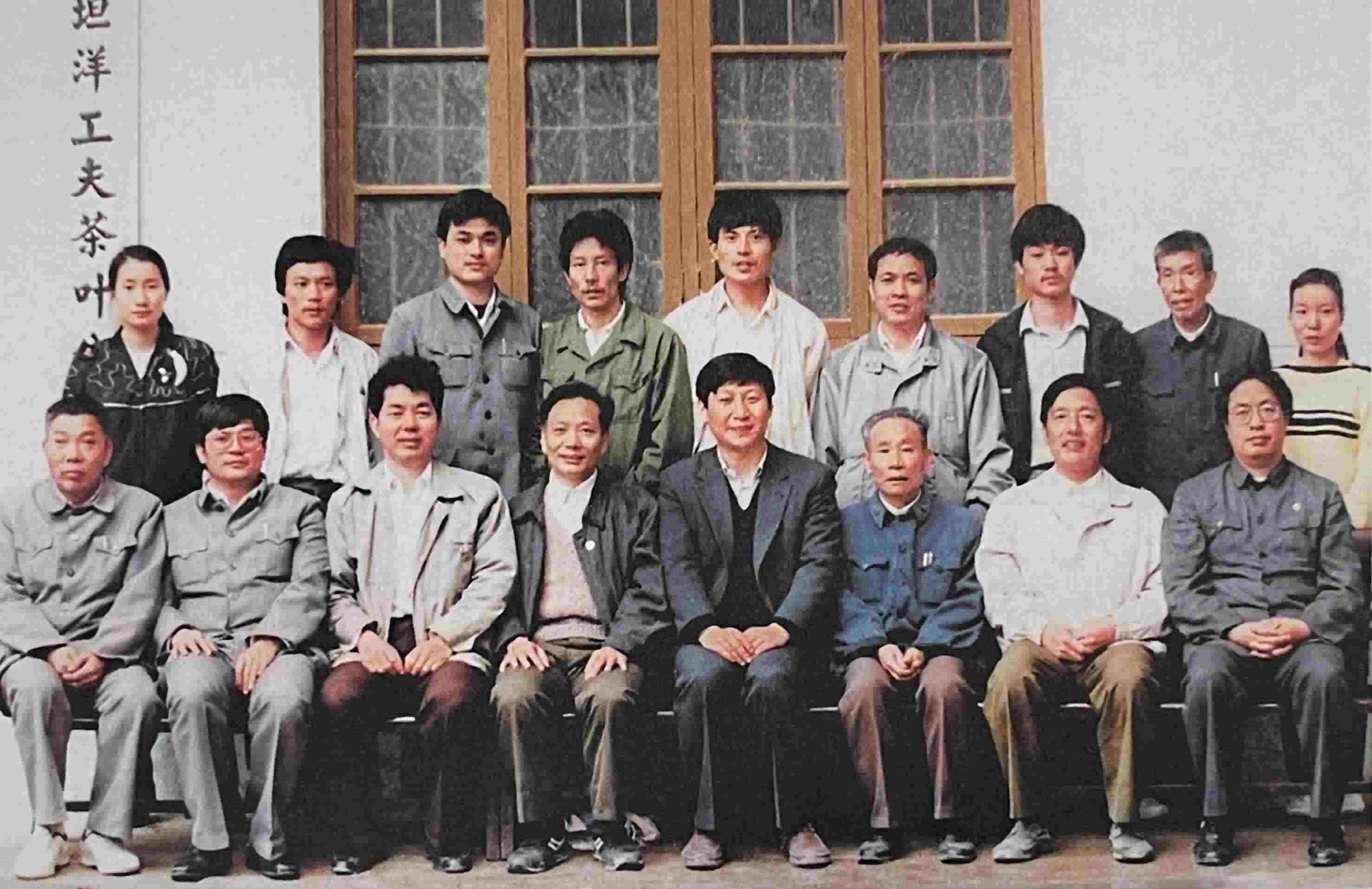 1990年5月，剛調(diào)任福州市委書記的習(xí)近平到寧德交接工作時，調(diào)研福安市社口鄉(xiāng)坦洋工夫茶葉公司。