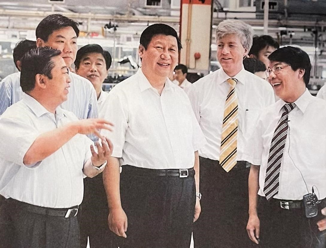 2007年7月，習(xí)近平調(diào)研上海大眾汽車有限公司。