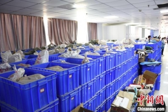 圖為待清理的骨骼標(biāo)本。王宇 攝