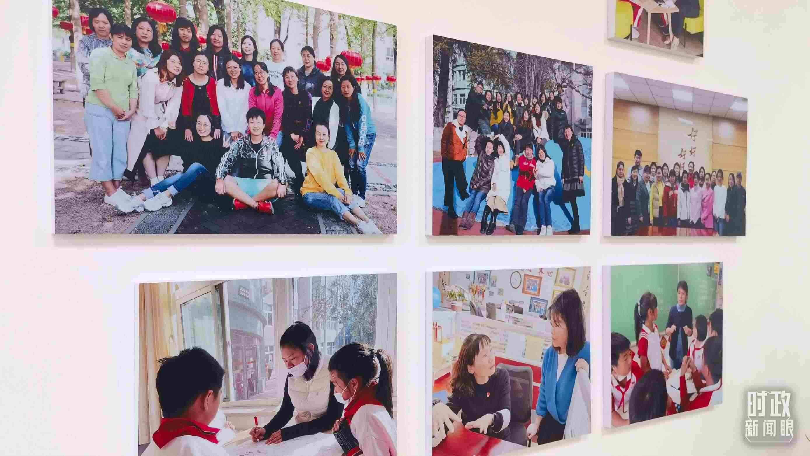 △五年級教師辦公室內(nèi)的合影展板。（總臺央視記者賈林拍攝）