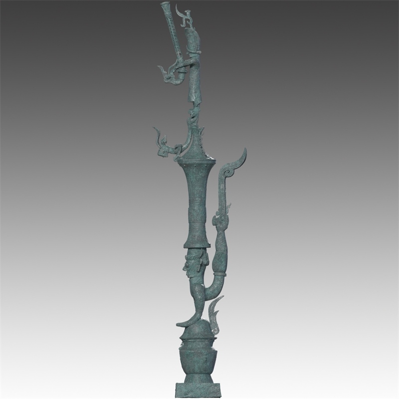 銅罍座倒立鳥足頂尊神像。四川省文物考古研究院供圖