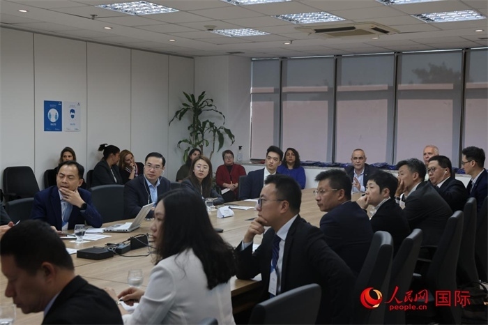 與會(huì)代表參與座談交流。（人民網(wǎng)記者 時(shí)元皓攝）