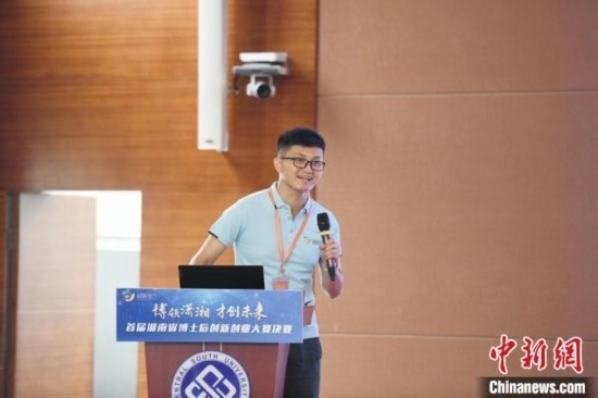 選手進(jìn)行路演。楊華峰 攝