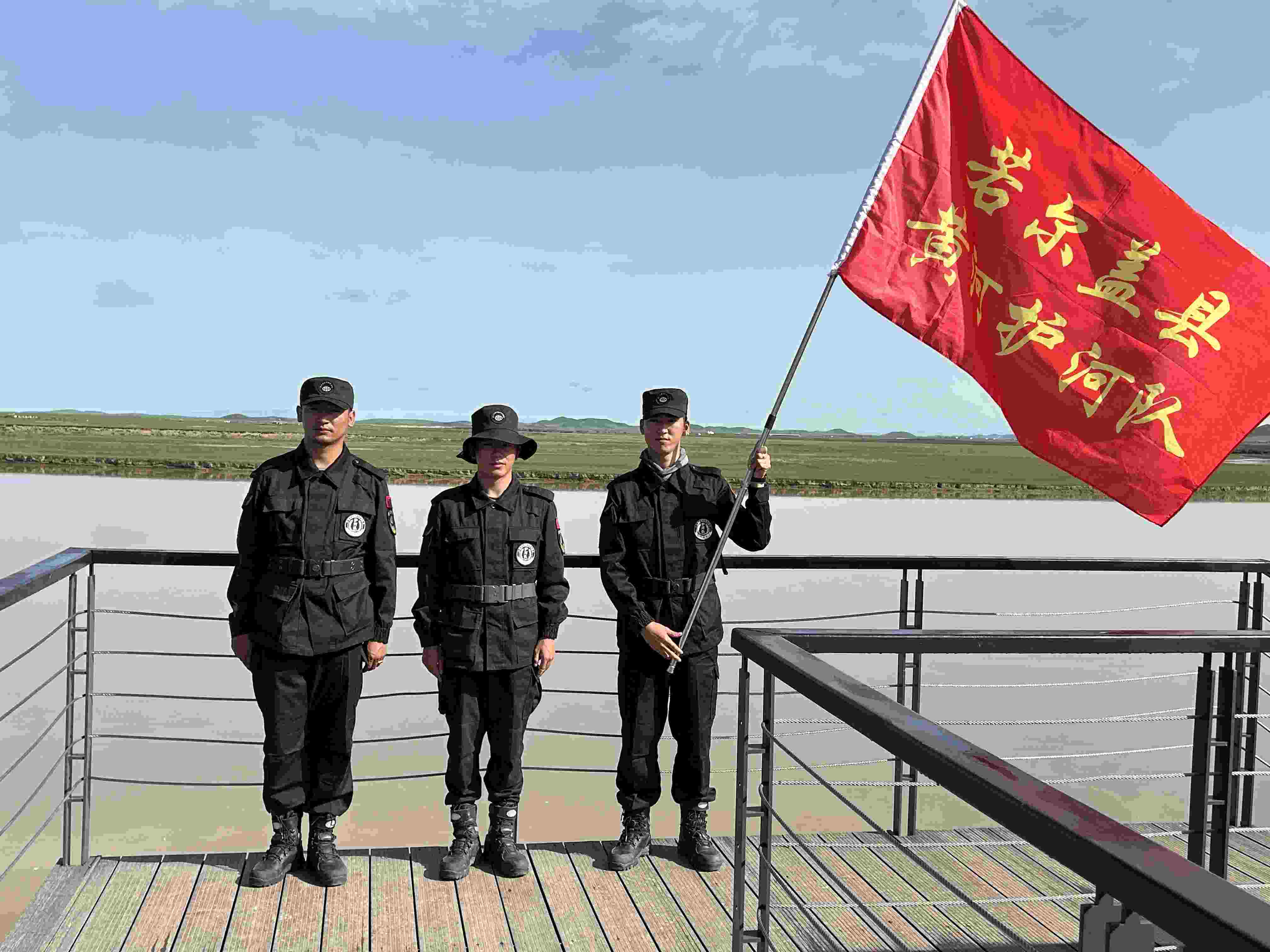 若爾蓋縣黃河護(hù)河隊(duì)。人民網(wǎng) 周靜圓攝