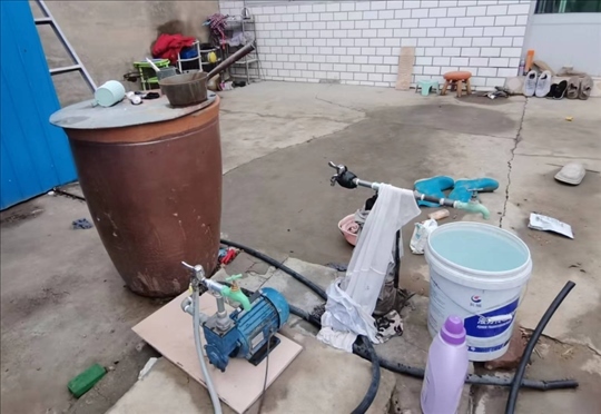 用來抽水的增壓泵。 人民網(wǎng)記者 金慧慧攝