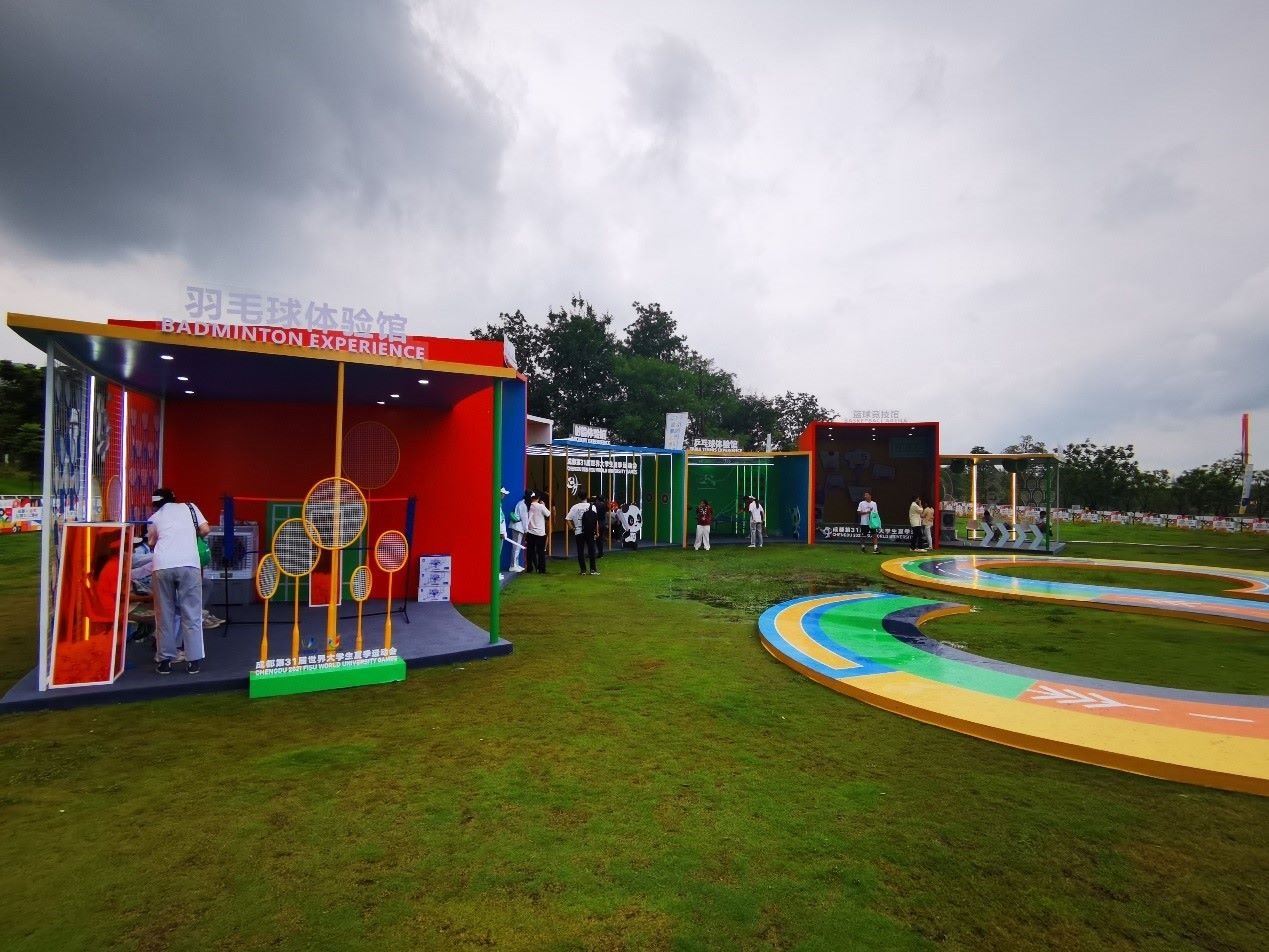 公園文化活動內(nèi)各類體育項(xiàng)目體驗(yàn)區(qū)。 人民網(wǎng)記者 楊磊攝