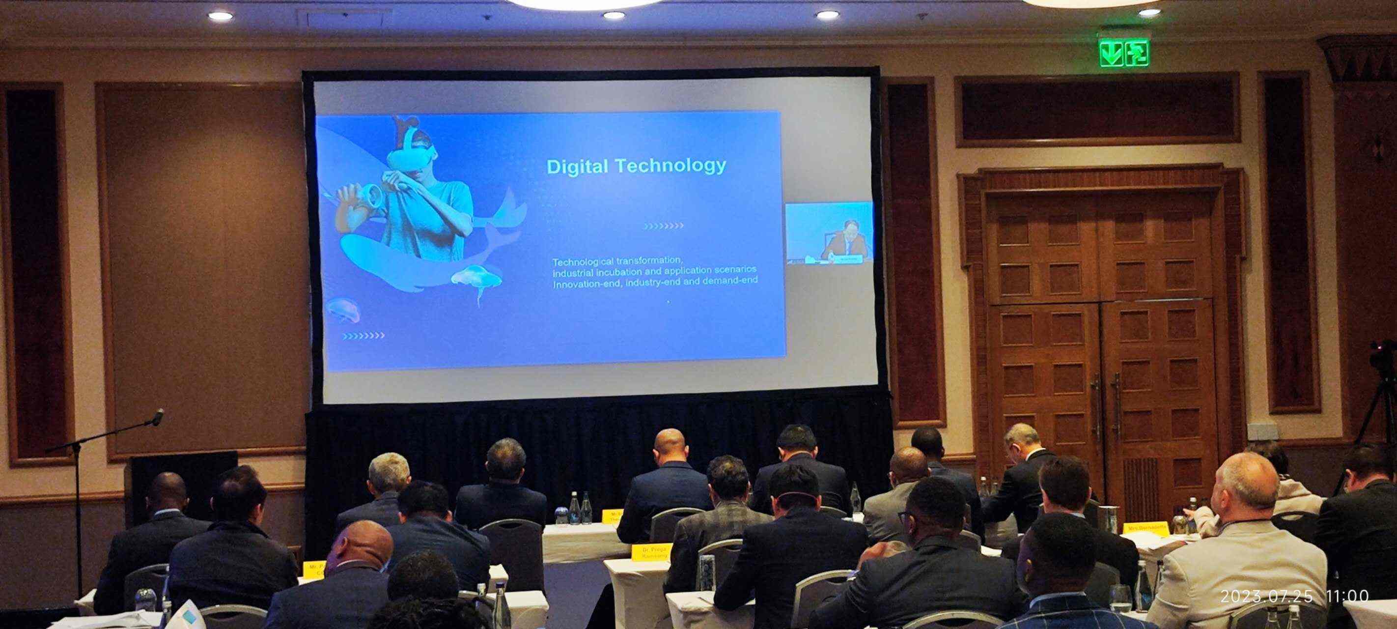 中展公司副總裁孫維勇線上介紹鏈博會(huì)。圖片來(lái)源：貿(mào)促會(huì)