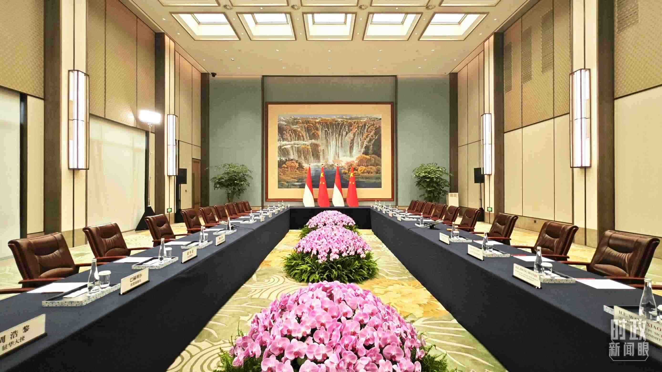 中印尼兩國(guó)元首在這里舉行會(huì)見(jiàn)。這是會(huì)見(jiàn)開(kāi)始前的場(chǎng)景。（總臺(tái)央視記者許永松拍攝）