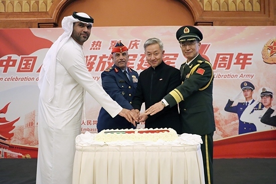 圖為招待會(huì)上中阿嘉賓合影。中國駐阿聯(lián)酋大使館供圖