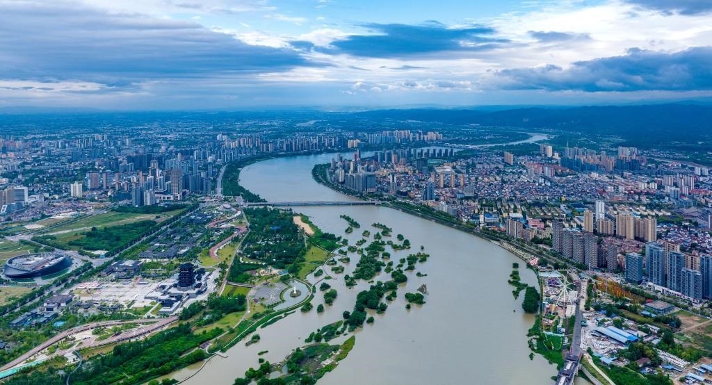 陜西省漢中市漢江兩岸景色。新華社發(fā)（李偉 攝）