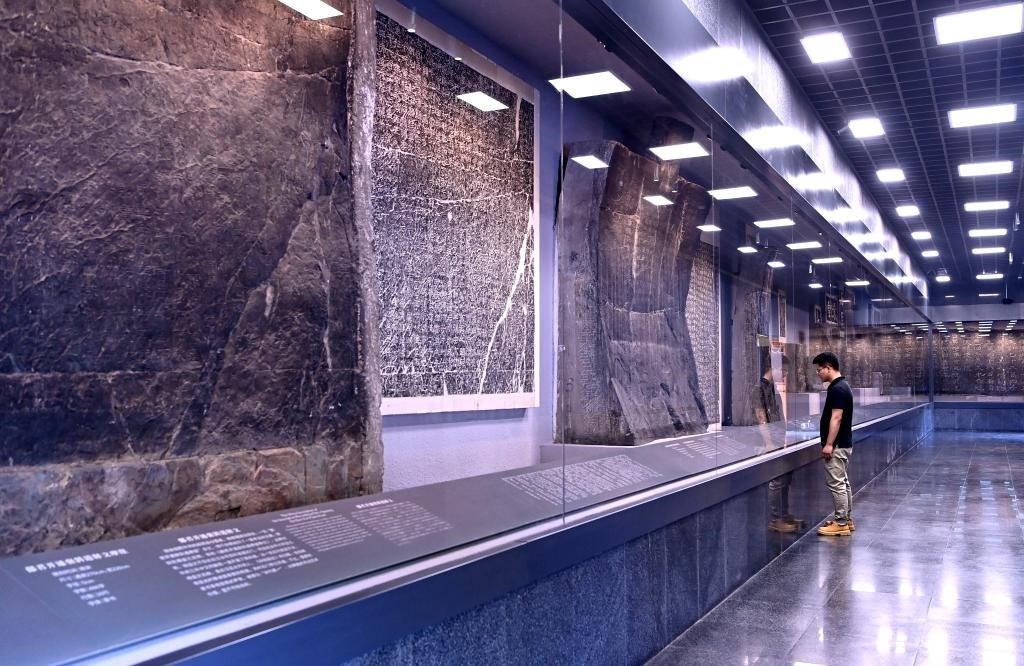 近日拍攝的陜西省漢中市博物館“石門十三品”陳列室。新華社記者 劉瀟 攝