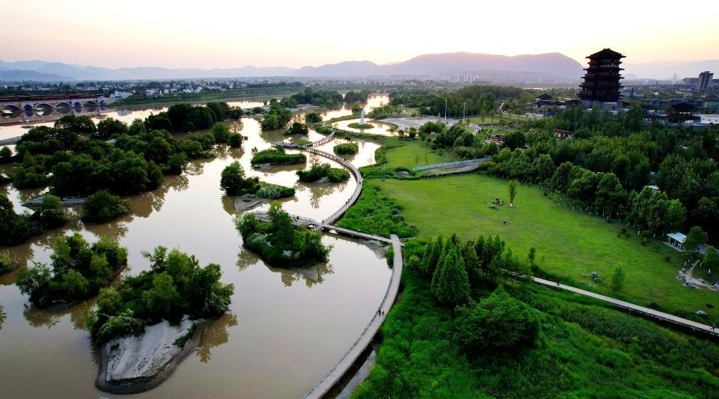 2022年5月16日拍攝的天漢濕地公園景色。新華社記者 邵瑞 攝