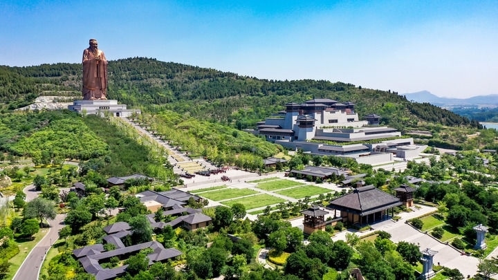 這是2023年6月8日拍攝的山東省曲阜市尼山圣境（無人機照片）。新華社記者 郭緒雷 攝