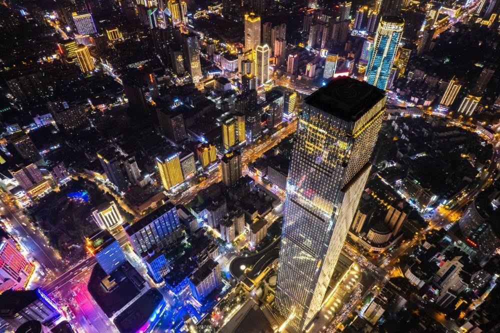 這是6月7日夜間拍攝的長沙城區(qū)景色（無人機(jī)照片）。新華社記者 陳思汗 攝