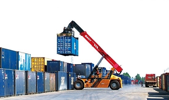 石家莊國際陸港內(nèi)整裝待發(fā)的集裝箱。 石家莊國際陸港供圖