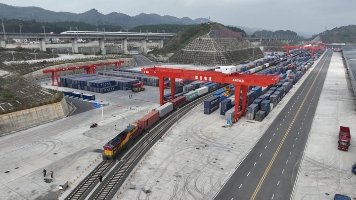 繁忙的貴陽(yáng)國(guó)際陸港。貴陽(yáng)綜保區(qū)供圖