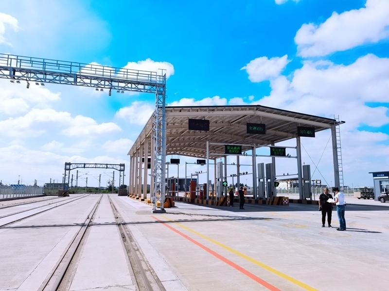 中歐班列（沈陽）集結(jié)中心貨運通道。人民網(wǎng)記者 栗翹楚攝