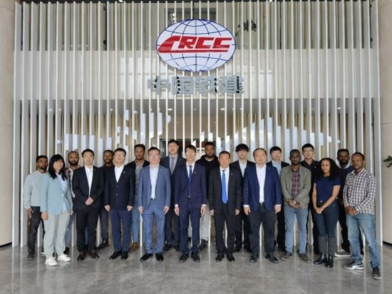 中國土木福州設(shè)計院埃塞分院團隊合影。受訪對象供圖