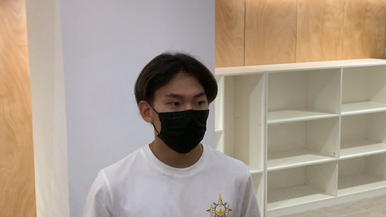 蘇翊鳴接受媒體采訪。荊政崳攝