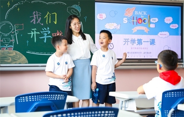 8月30日，雄安史家胡同小學(xué)學(xué)生體驗(yàn)學(xué)校生活。