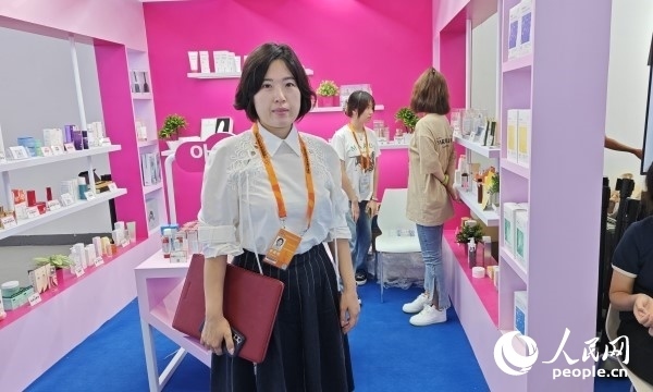 9月3日，韓國(guó)駐華大使館經(jīng)濟(jì)部參贊金至凰接受人民網(wǎng)記者采訪。人民網(wǎng)記者 趙雯博攝