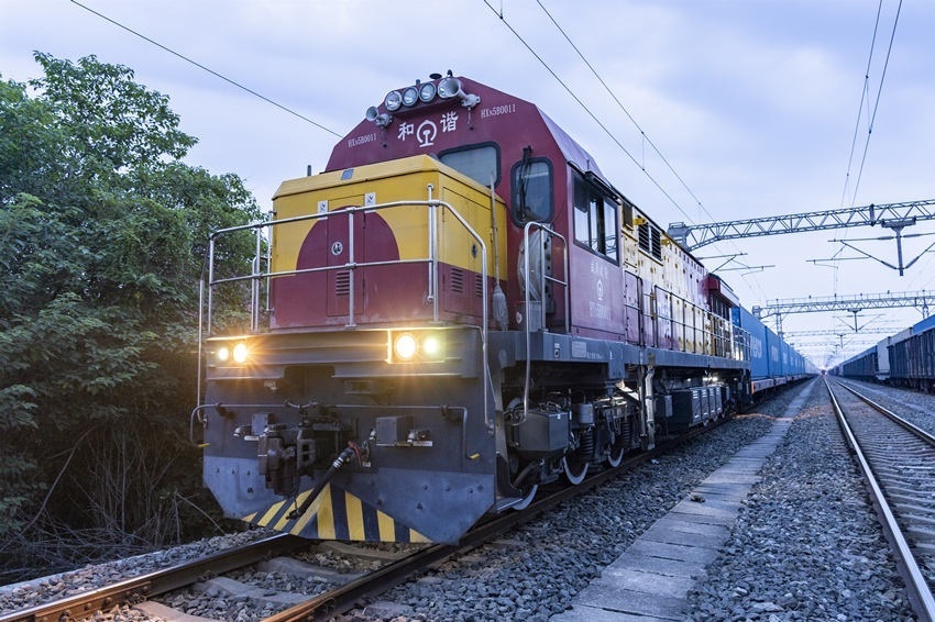 首趟中歐班列（成都）冷鏈專列到達(dá)成都國際鐵路港。青白江區(qū)委宣傳部供圖