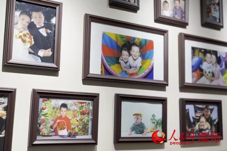 照片墻記錄每個幸福的瞬間。 人民網(wǎng) 皇甫萬里攝
