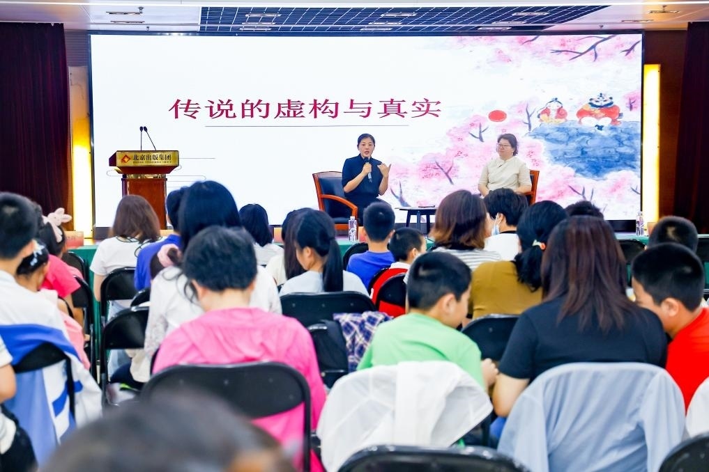 經(jīng)典閱讀進(jìn)社區(qū)——十月少年文學(xué)創(chuàng)享會(huì)走進(jìn)裕中東里。主辦方供圖