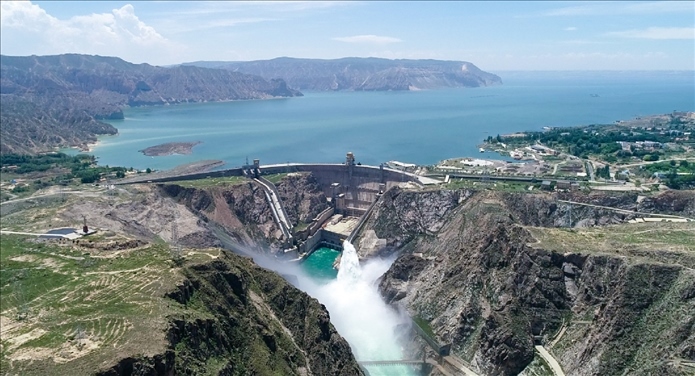 龍羊峽水電站開閘放水。國家電投黃河公司供圖