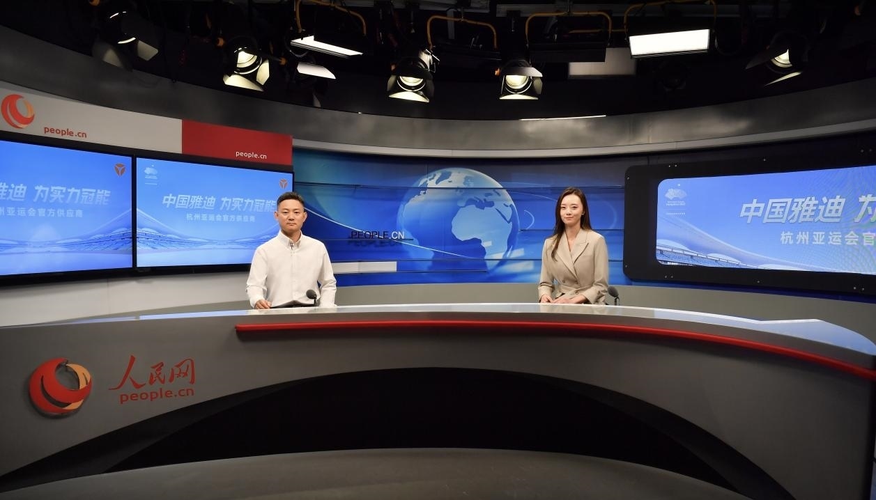 雅迪科技集團全球營銷與服務(wù)總裁王家中接受人民網(wǎng)記者采訪。人民網(wǎng)記者 于凱攝