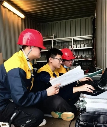 △2022年，長征十一號(hào)運(yùn)載火箭在我國黃海以“一箭五星”方式成功發(fā)射。哈爾濱工程大學(xué)船海結(jié)構(gòu)物安全與舒適性團(tuán)隊(duì)為發(fā)射船進(jìn)行結(jié)構(gòu)動(dòng)態(tài)監(jiān)測。