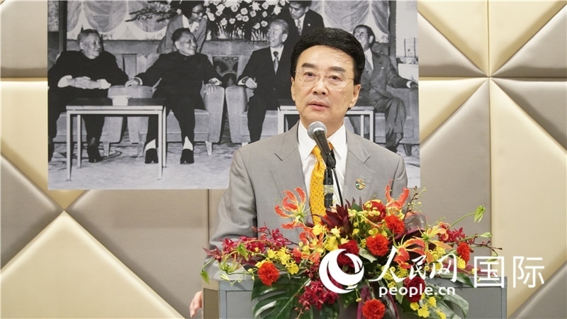 在日中國企業(yè)協(xié)會會長王家馴致祝酒詞。人民網(wǎng) 蔣曉辰攝