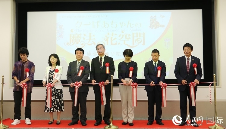 嘉賓共同為開幕式剪彩。人民網(wǎng) 許可攝