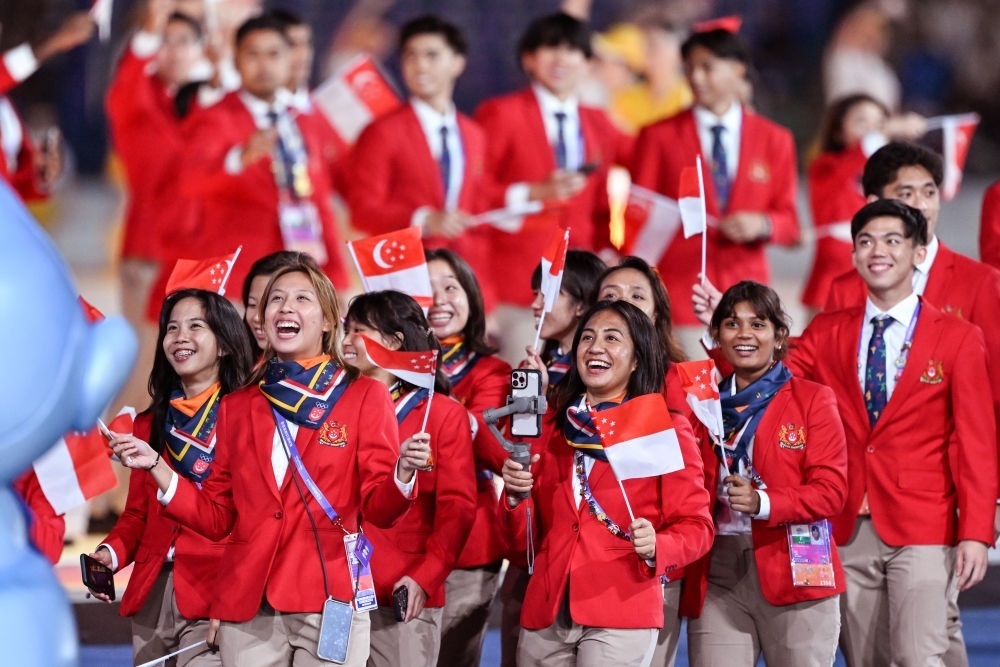 新加坡代表團在開幕式上入場。