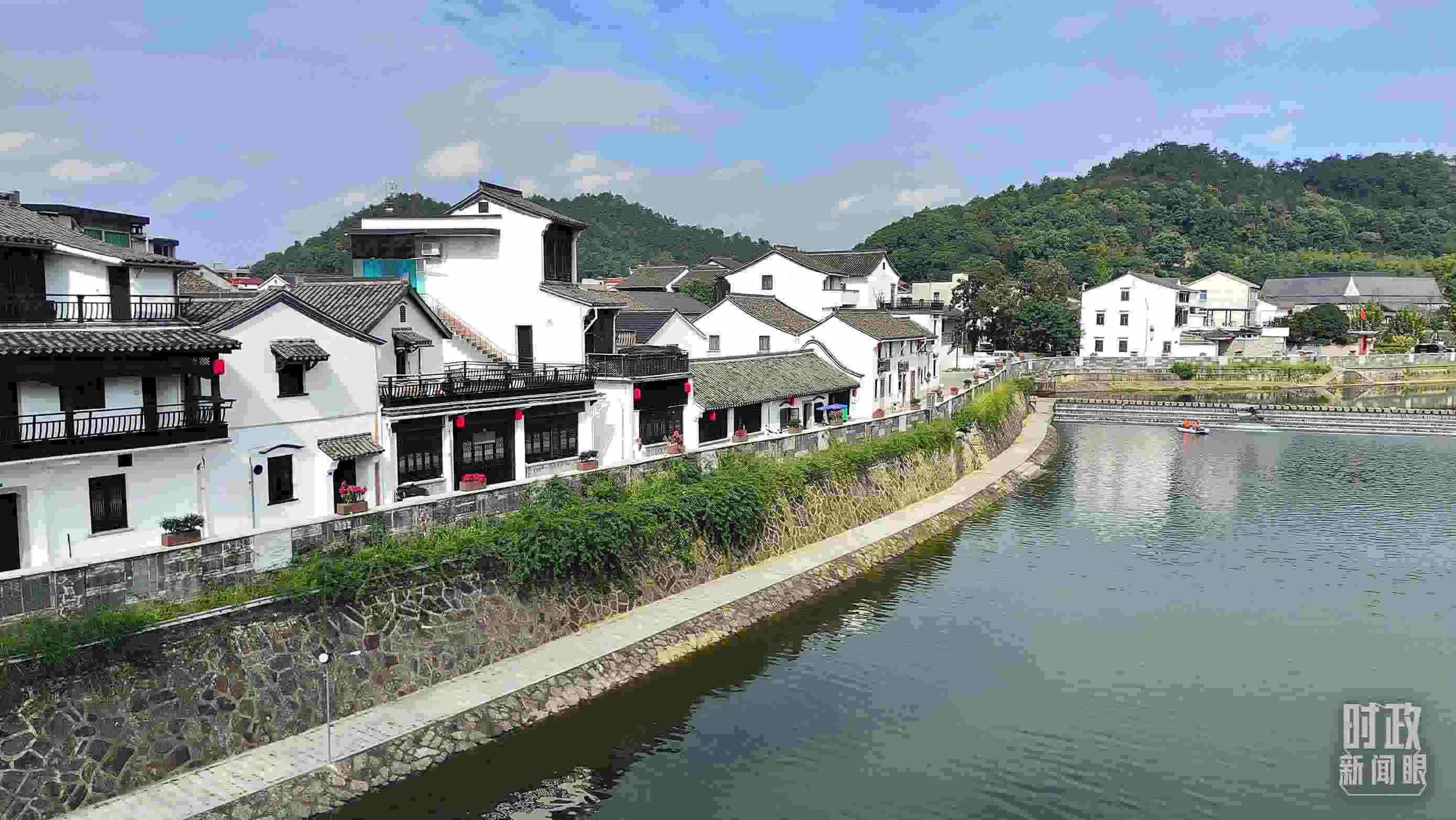 △“楓橋經(jīng)驗”發(fā)源地諸暨市楓橋鎮(zhèn)。（總臺央視記者楊立峰拍攝）