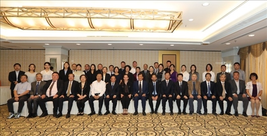 參會嘉賓合影留念。主辦方供圖