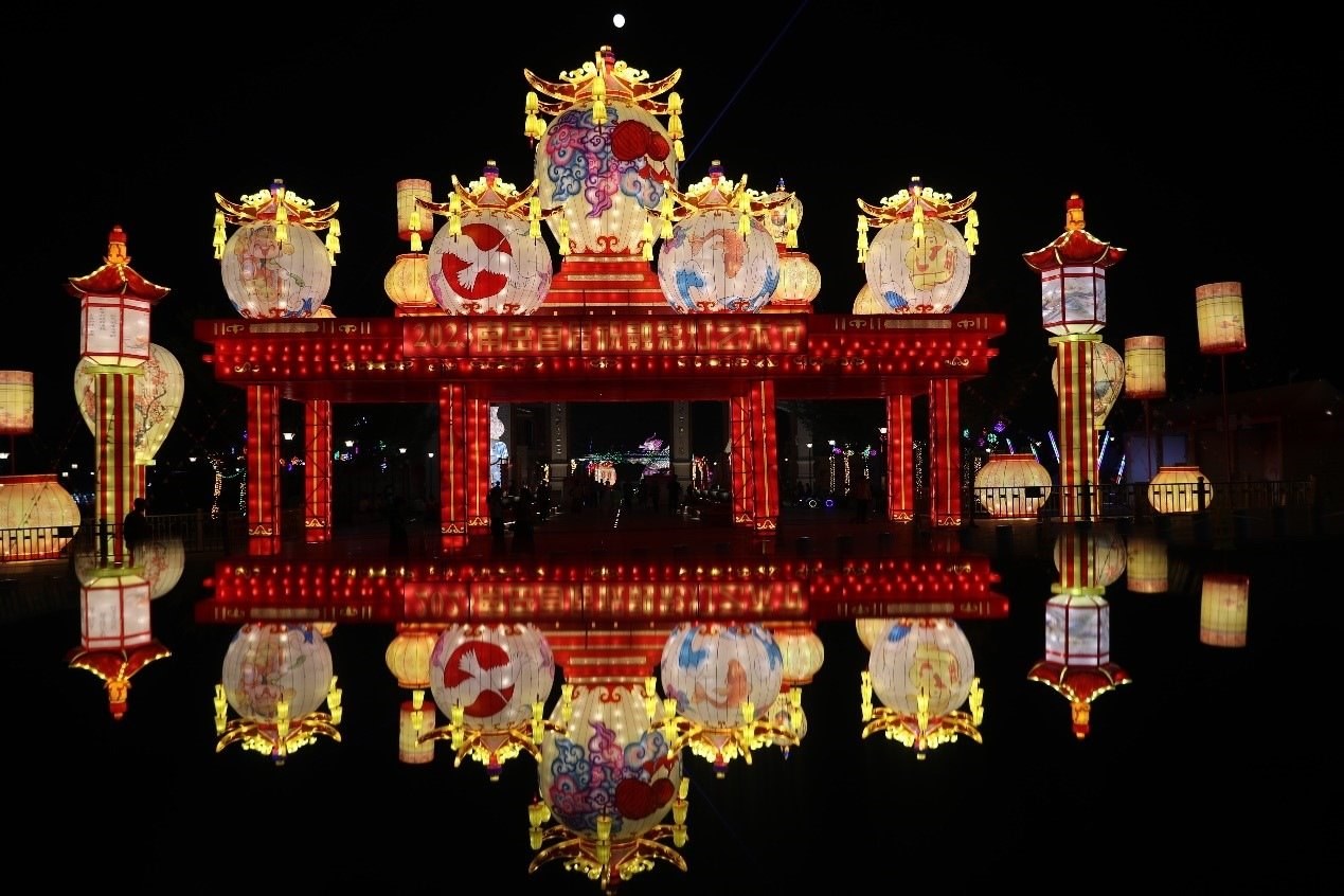 中秋國慶期間，南岳祝融文旅小鎮(zhèn)舉辦祝融花燈節(jié)。曹正平攝