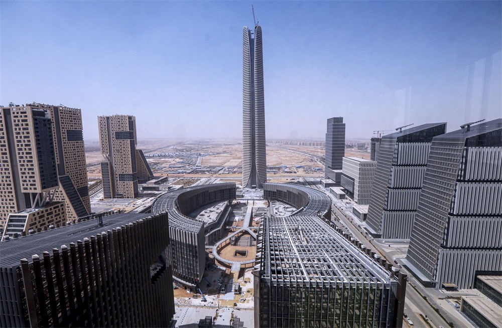 這是在埃及開羅以東拍攝的建設(shè)中的新行政首都中央商務(wù)區(qū)（9月11日攝）。新華社發(fā)（艾哈邁德·戈馬攝）