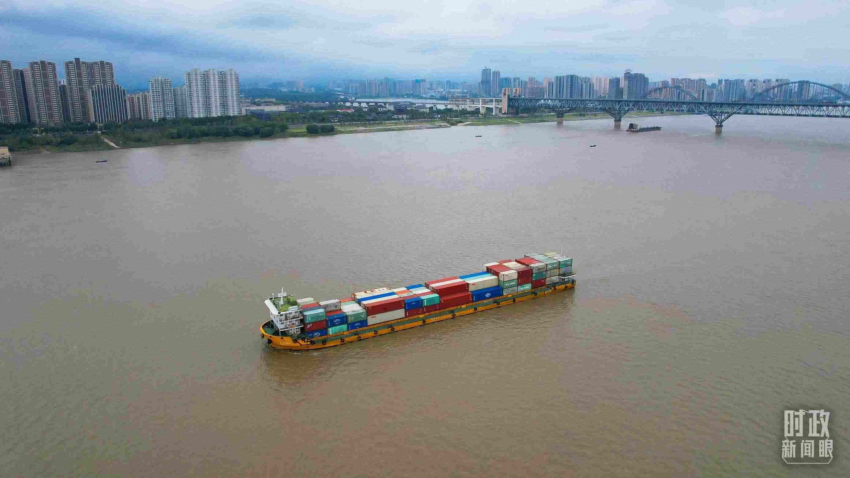 △長江九江段。（總臺央視記者范凱拍攝）
